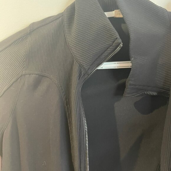 Lululemon full zip fitted jacket - Picture 5 of 5